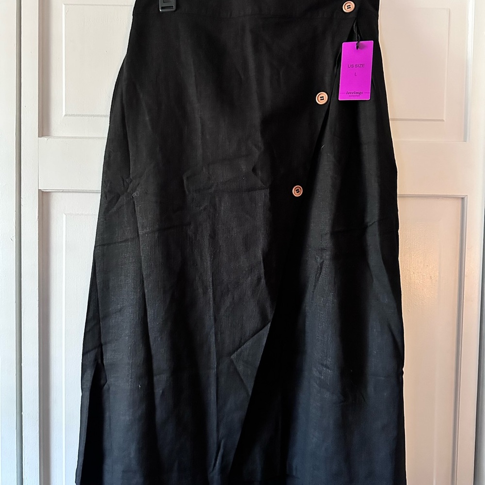 Skirt with Side Buttons Color: Black